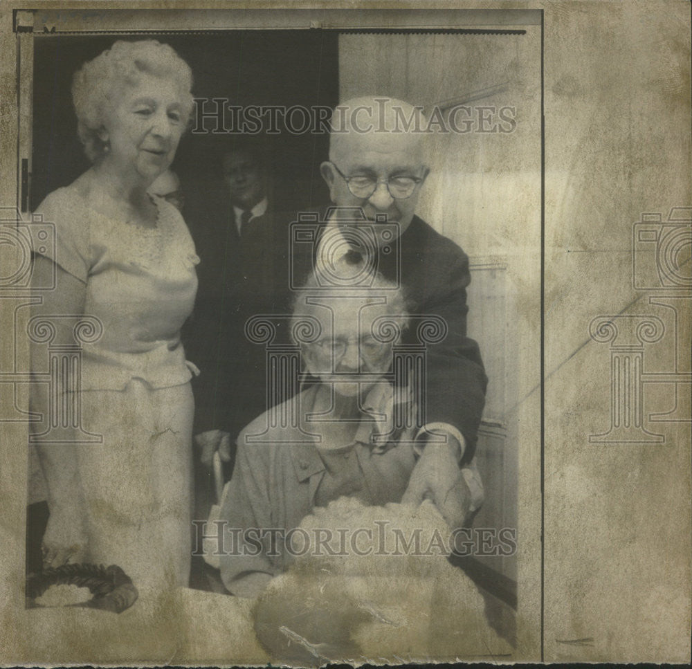 1960 Press Photo Harriet Atwood Aged 104 Years Old Citizen - Historic Images