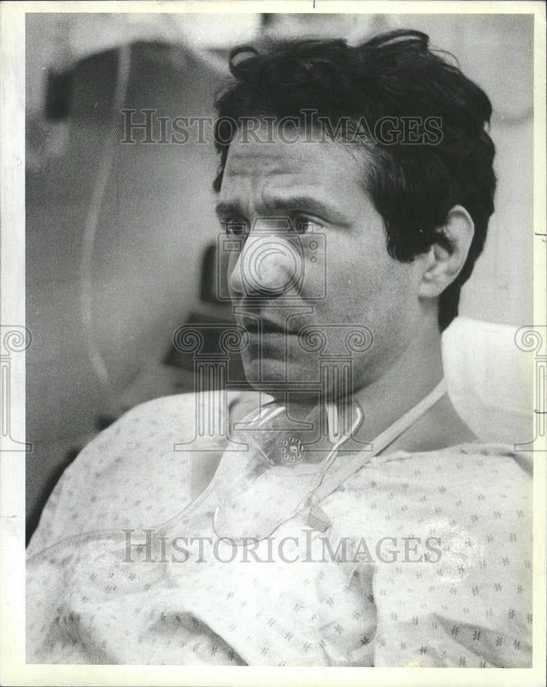 1981 Press Photo Chicago Police Carlos Avlet Fire Hero - Historic Images