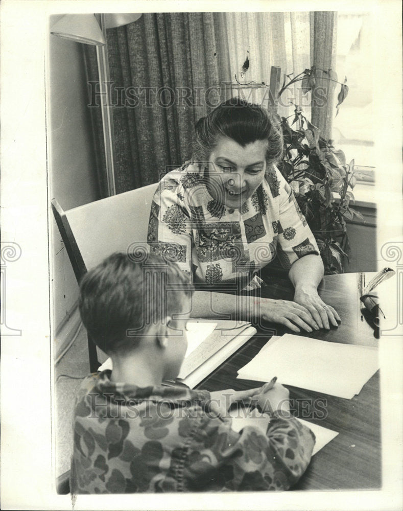 1964 Press Photo Mary Hayes Audy Counselling - Historic Images