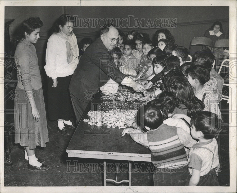 1950 Press Photo Penny Man New Berry Rosemary Hernandez Irene Ziniga Francis - Historic Images