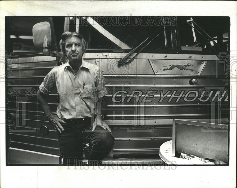 1979 Press Photo Writer Paul Galloway board bus Dan Ryan ramp bound Nashville - Historic Images