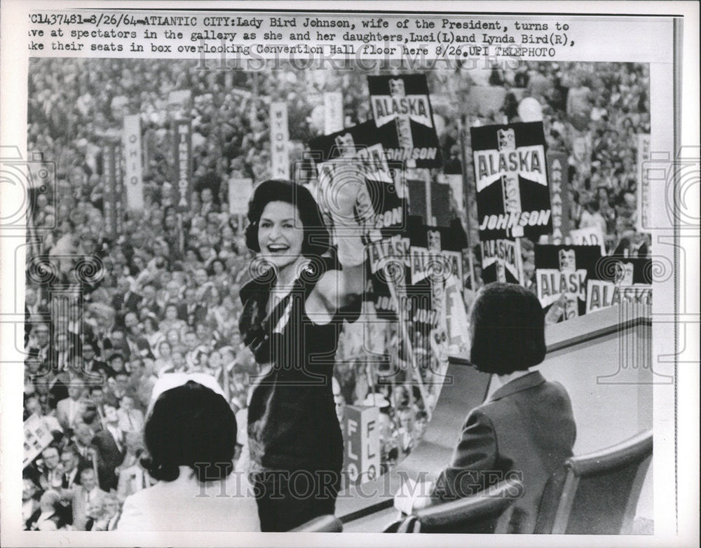 1964 Press Photo Lady Bird Johnson President Gallery Luci Lynda Atlantic City - Historic Images