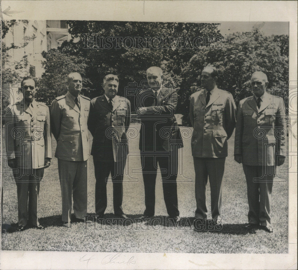 1964 Press Photo President Johnson Poses With Military Chiefs - Historic Images