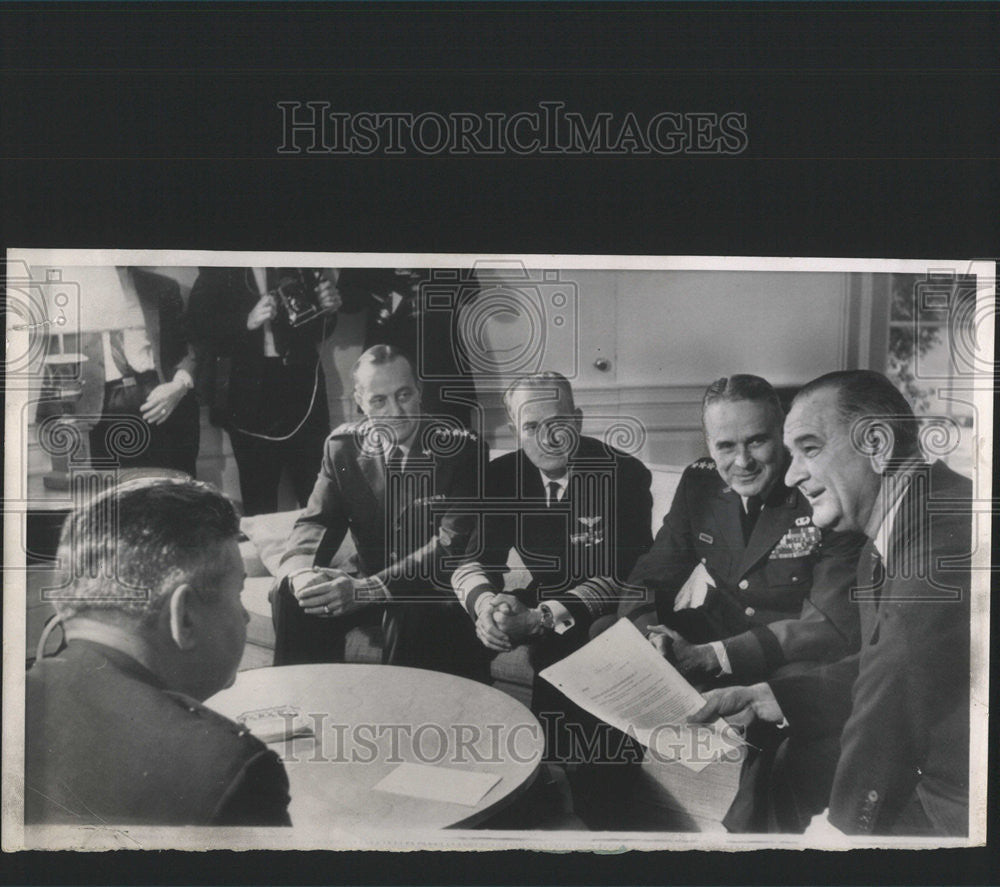 1963 Press Photo President Johnson joint chiefs staff  White House Gen Maxwell - Historic Images