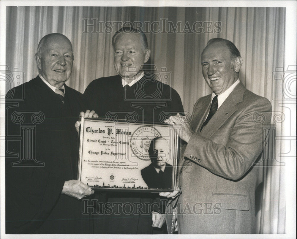 1977 Press Photo Charles Horn Superintendent James Rochford Police Department - Historic Images