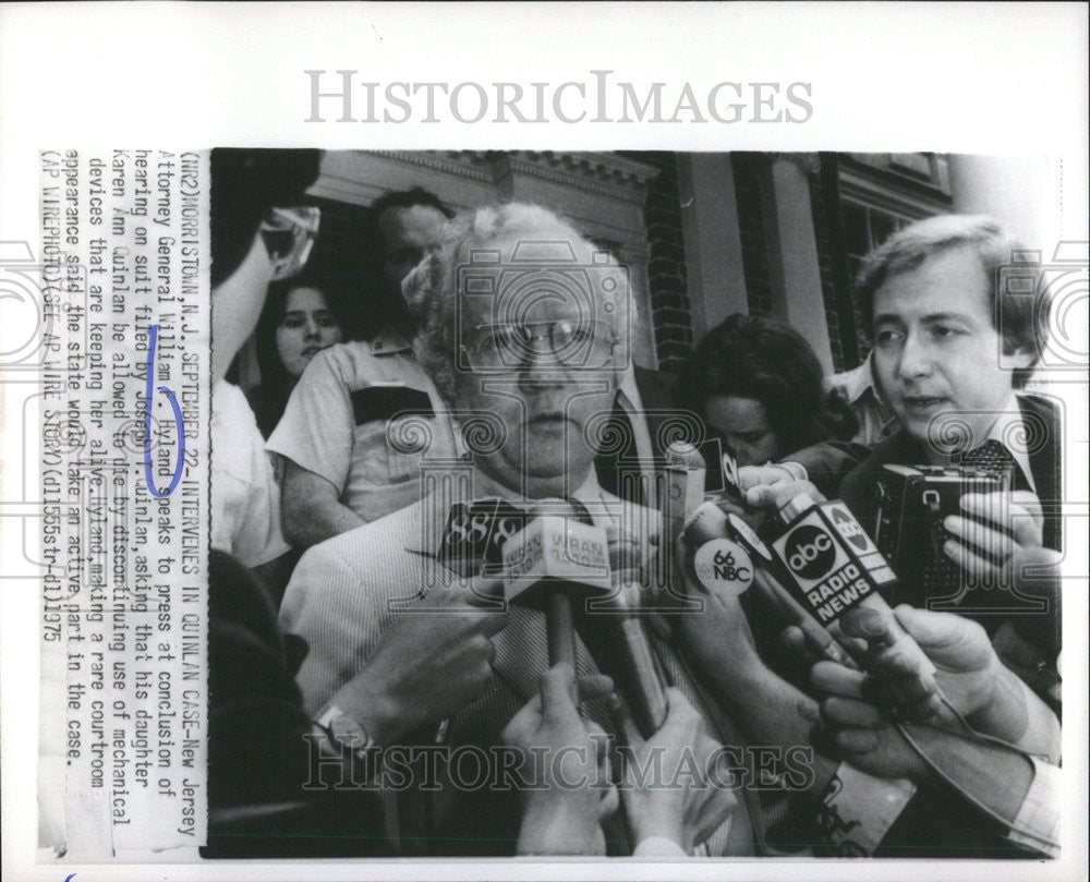 1975 Press Photo William F. Hyland American Lawyer Court Press meet - Historic Images