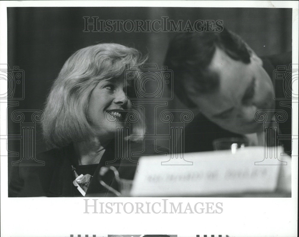 1993 Press Photo Mental health Care Tipper Gore Chicago Health Lobby Service - Historic Images