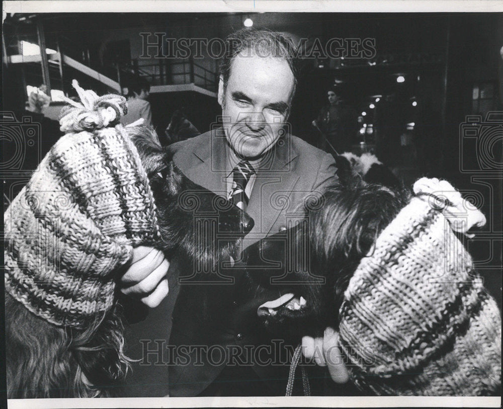 1972 Press Photo Leo Goodman Afghans cold weather snoots owner dog warm Belden - Historic Images