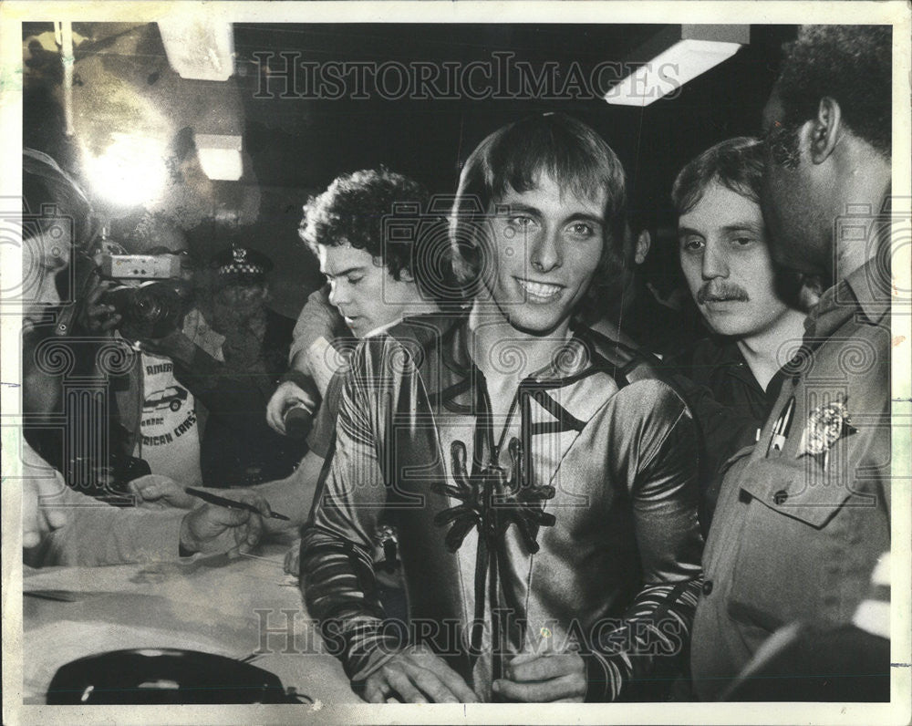 1981 Press Photo Daniel Goodman Spider man District Police Station Press Hackett - Historic Images