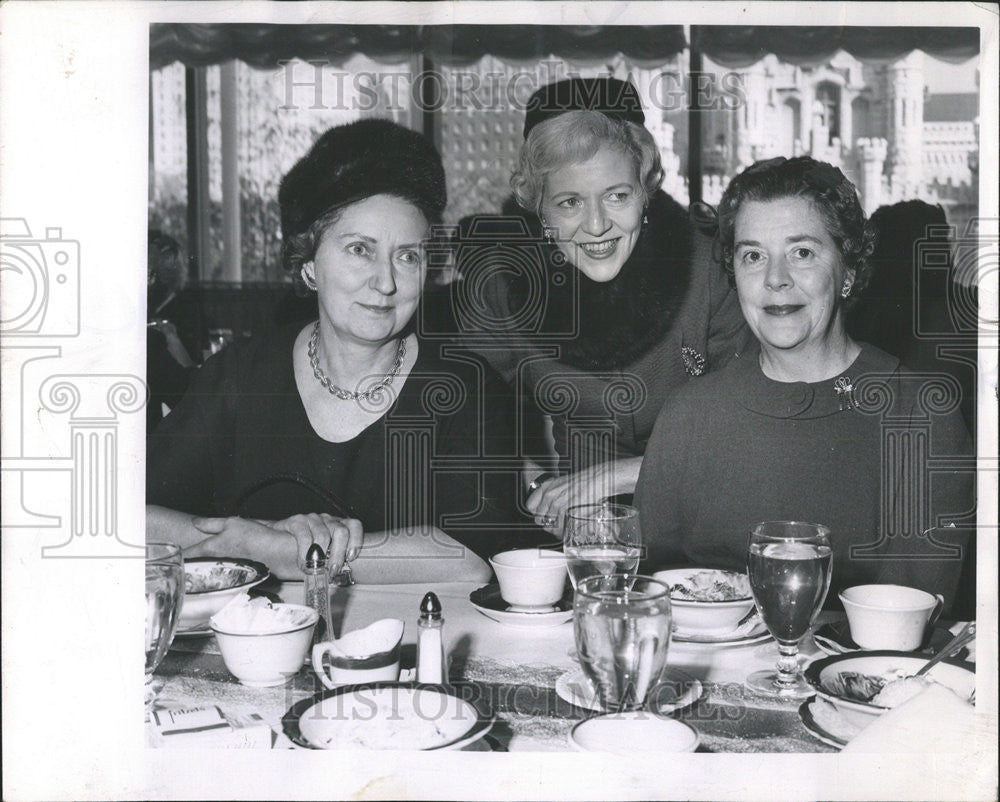 1961 Press Photo Mrs. Lydon Wild, Mrs. Charles Gallagher &amp; Mrs. Robert Joyce - Historic Images