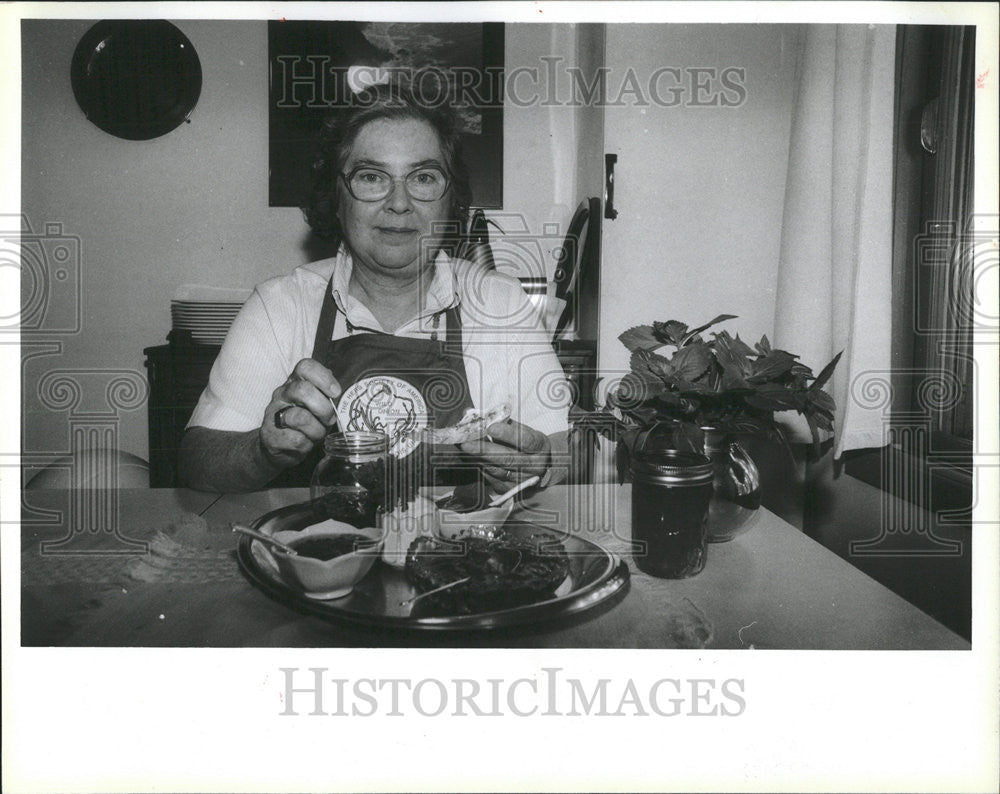 1988 Press Photo Cecily Gregory Homemade Herb Jellies - Historic Images