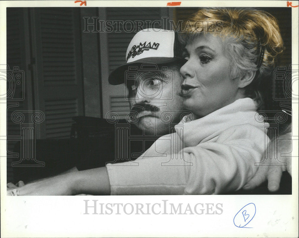 1982 Press Photo TV Star Marty Ingels Actress Wife Shirley Jones Mental Health - Historic Images