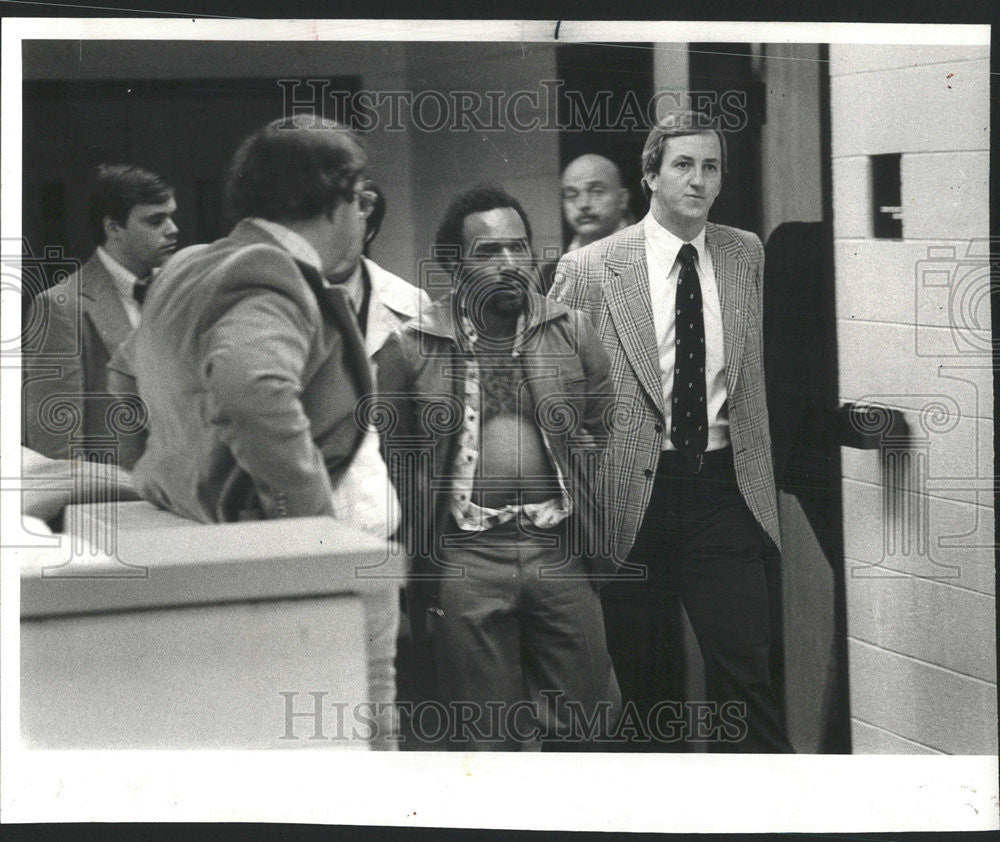 1977 Press Photo Lee Jones Shooting Police Edward Jackson - Historic Images