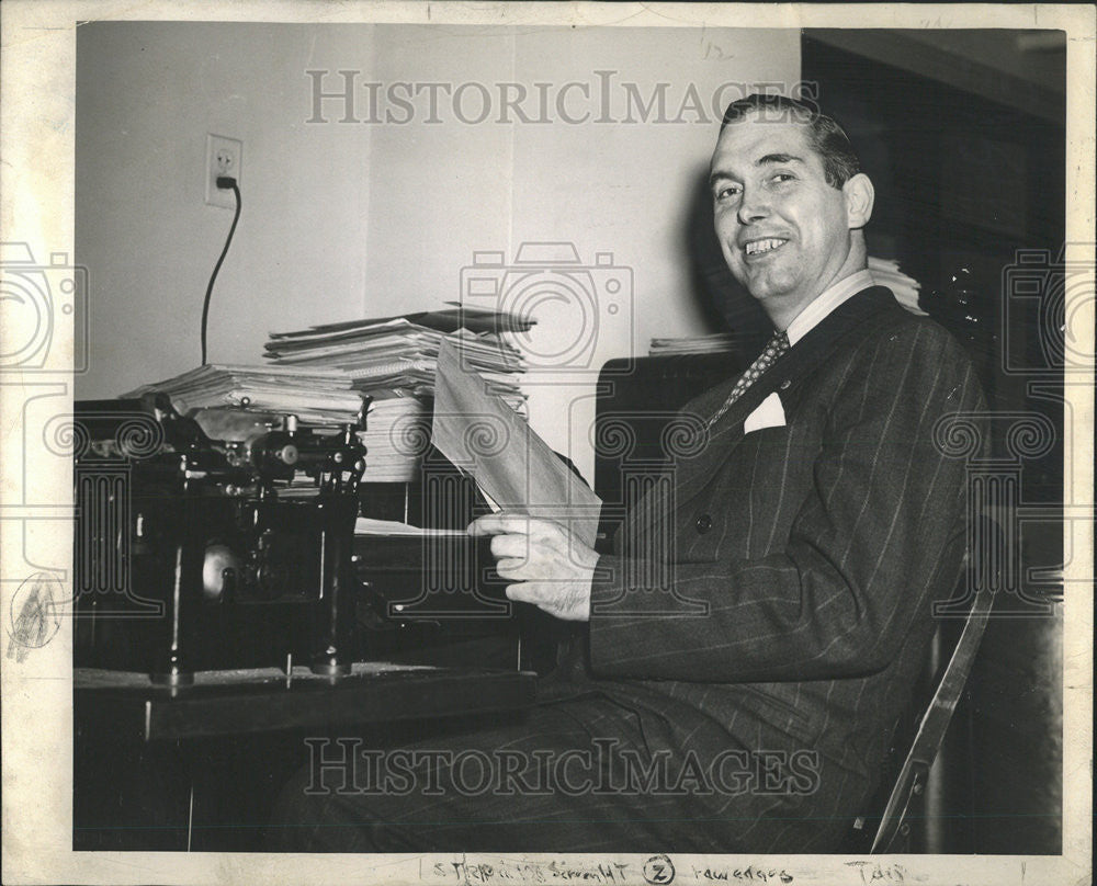 1945 Press Photo William Irvin Times Radio Editor and Ex Serviceman - Historic Images