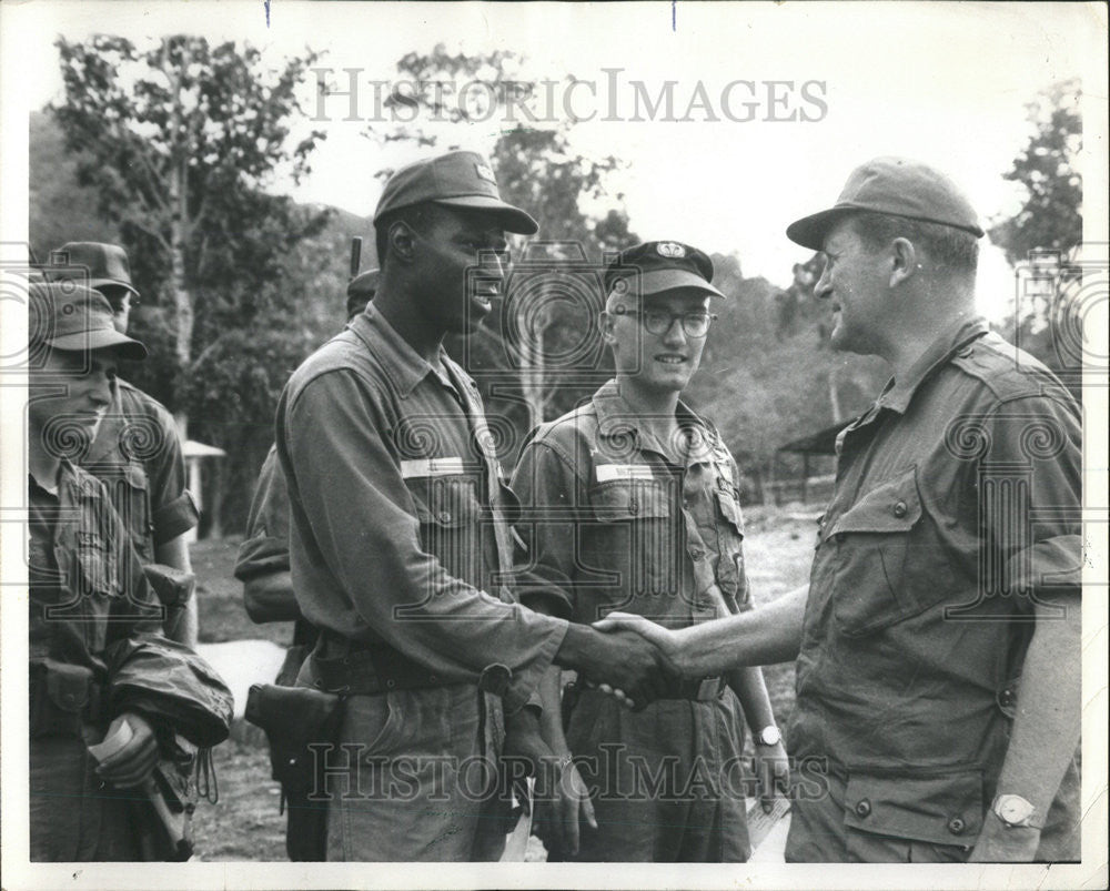 1976 Press Photo Illinois Soldier Vietnam Otto Kerner Battlefield Knowledge Meet - Historic Images