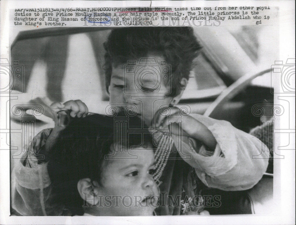 1966 Press Photo Princess Lalla Meriem giving Prince Moulay Hachem - Historic Images