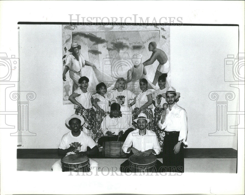 1992 Press Photo Grupo Yuba Dancer Free Neighbors Dance Concert Clemente School - Historic Images