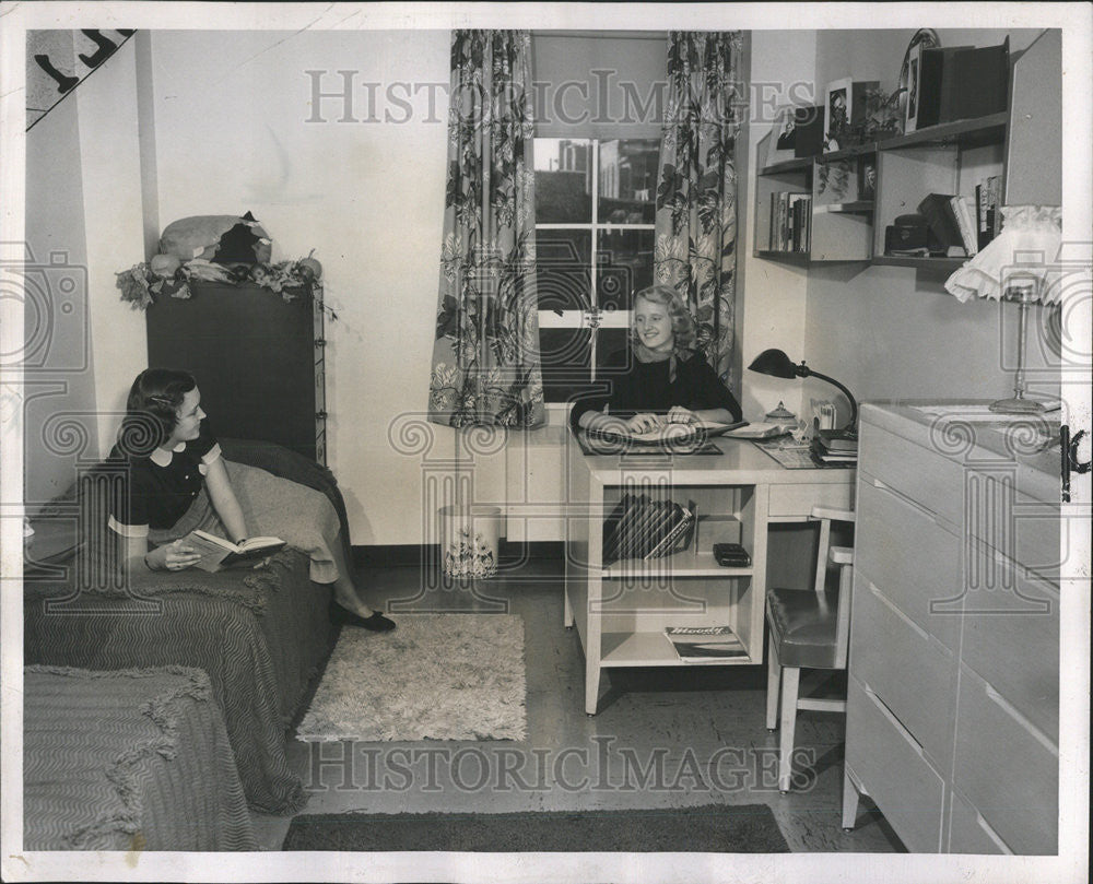 1951 Press Photo Home Furnishing Moody Blible Institute - Historic Images