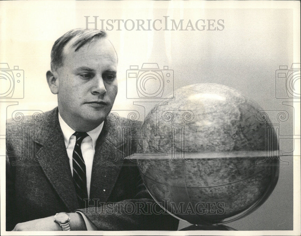1963 Press Photo Smith Hemstone Eurp Corres - Historic Images