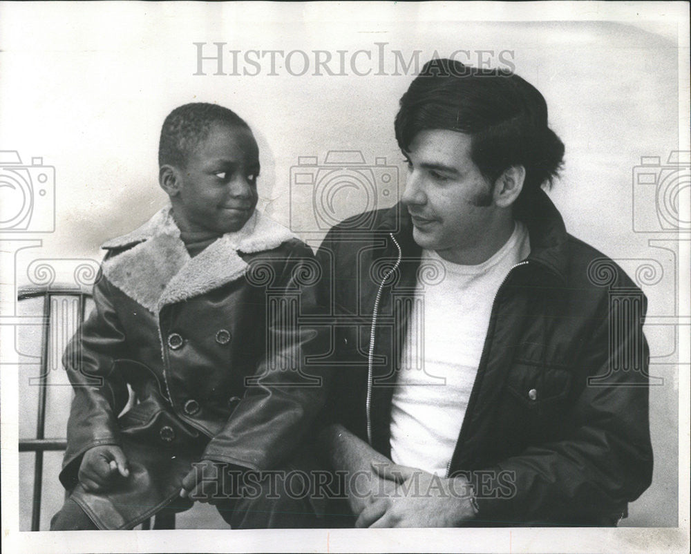 1974 Press Photo Jaime Gonzales James Williams Rescue Lake Michigan - Historic Images