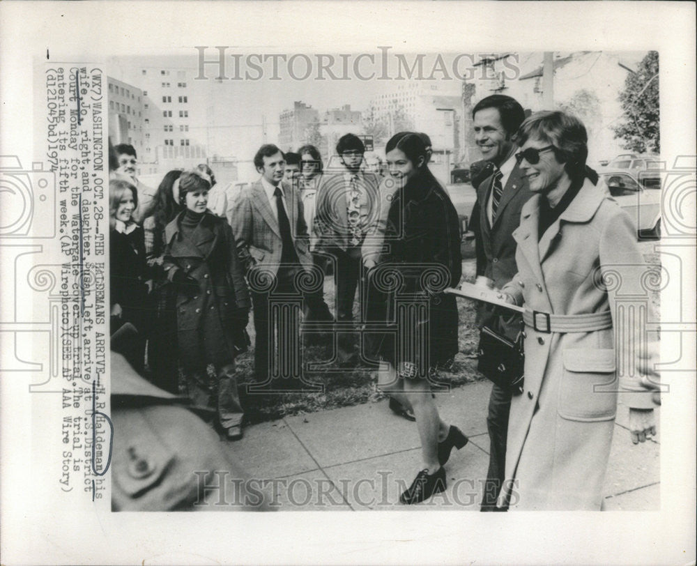 1974 Press Photo HR Haldeman wife Jo daughter Susan arrive US District ...