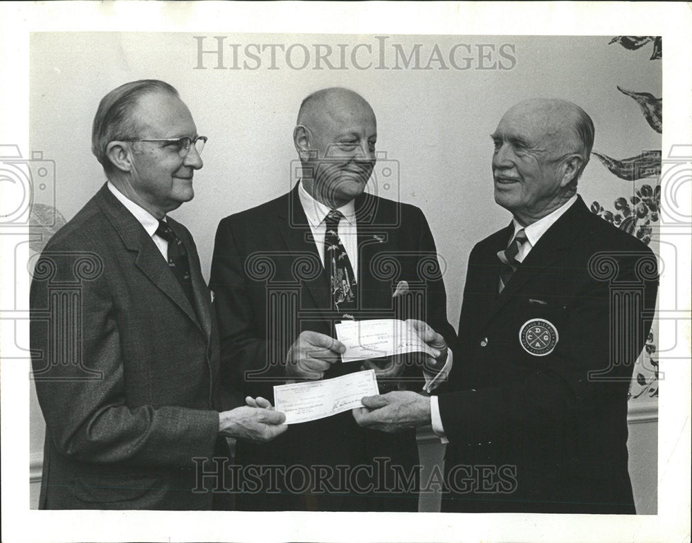 1969 Press Photo Lennox Haldeman Chicago District Golf Charities Bourke Downey - Historic Images