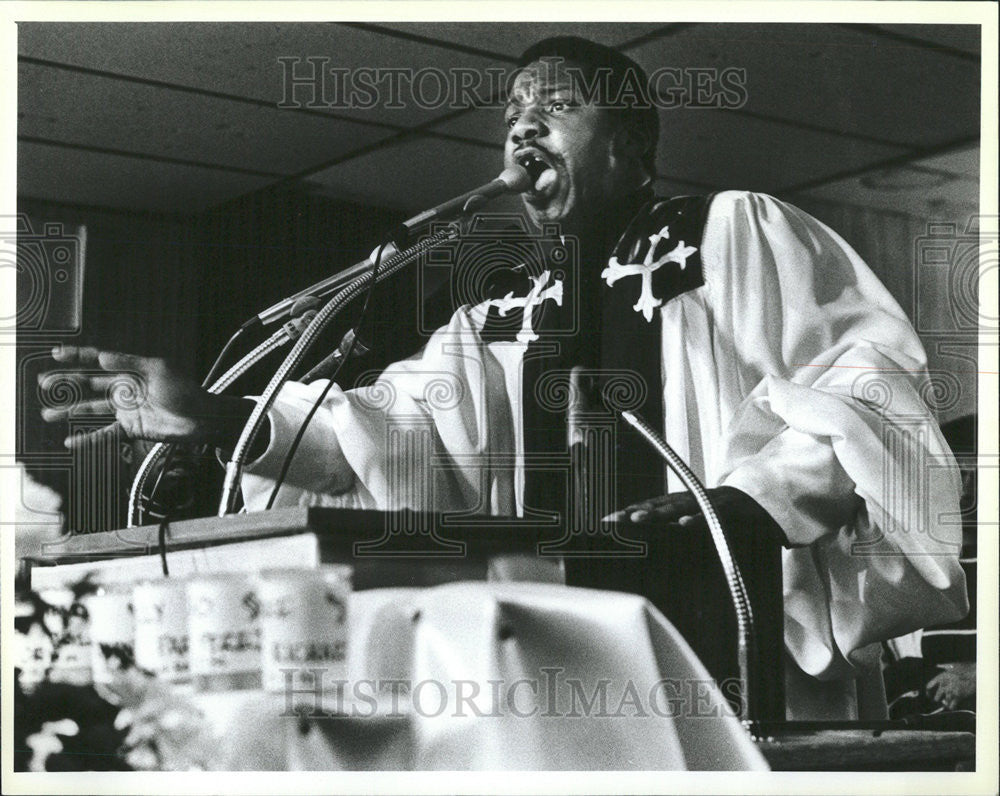 1985 Press Photo Paul Hall Christ Universal Church Paris Members special mass - Historic Images