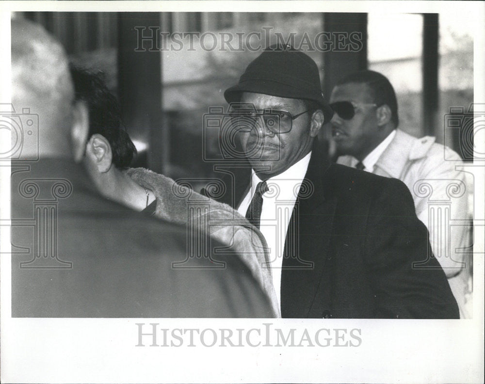 1989 Press Photo Rev. Paul Hall arrives in court to testify in his own defense - Historic Images