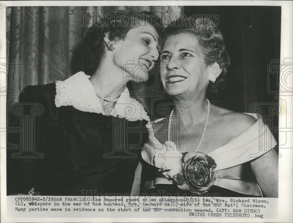 1956 Press Photo Mrs. Richard Nixon and Mrs. Leonard Hall at GOP luncheon - Historic Images