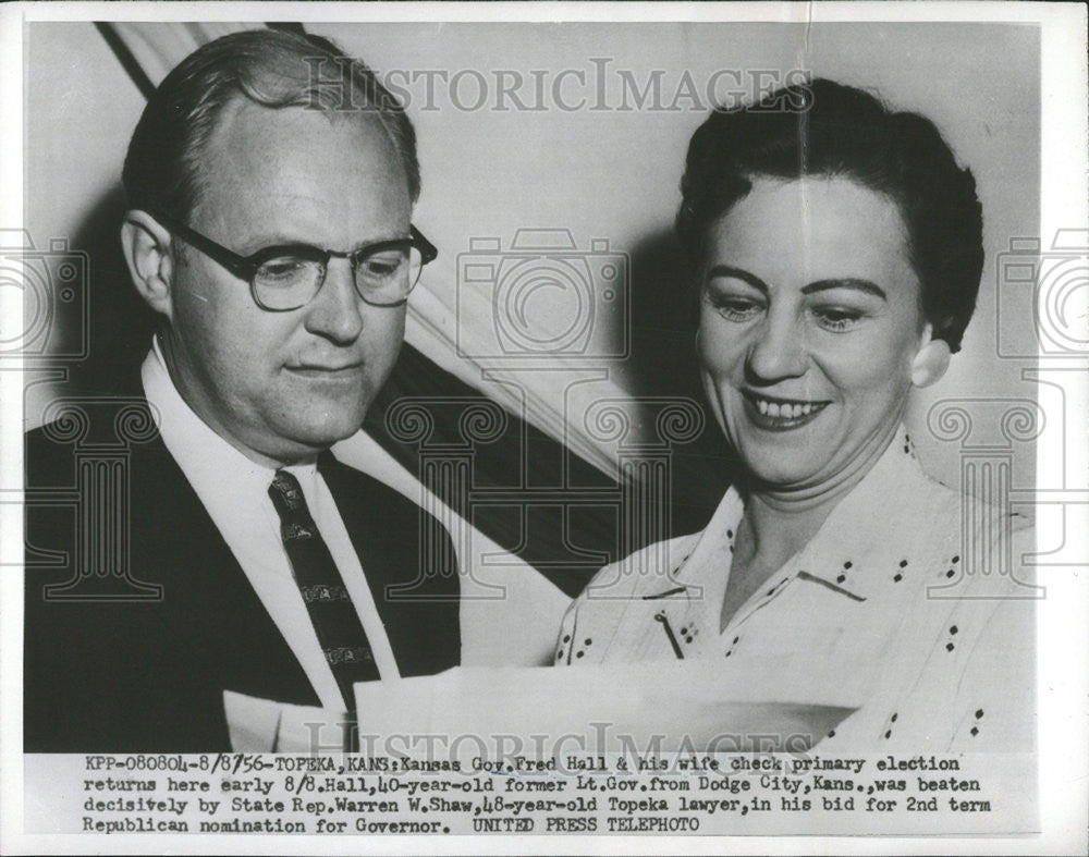 1956 Press Photo Kansas Gov. Fred Hall and wife check results of the primary elc - Historic Images