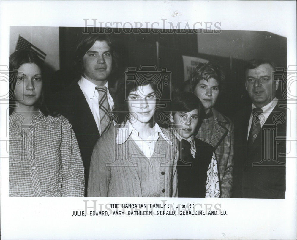 1974 Press Photo The Hanrahan Family, namely Julie, Edward. Mary Kathleen, Geral - Historic Images