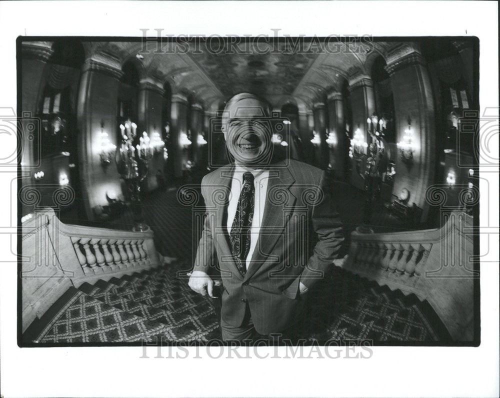 1994 Press Photo Arnold karr President of the Hotel-Motel Association of Illinoi - Historic Images