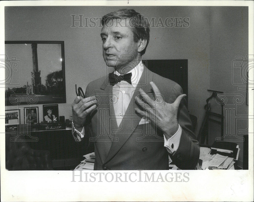 1984 Press Photo Dr. Joseph Hannon Director of Tourism and Head if McCormick - Historic Images