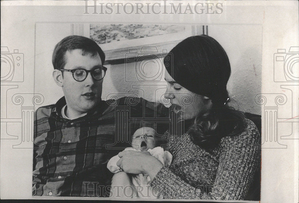 1973 Press Photo Judy Harmon and her son Daniel. - Historic Images