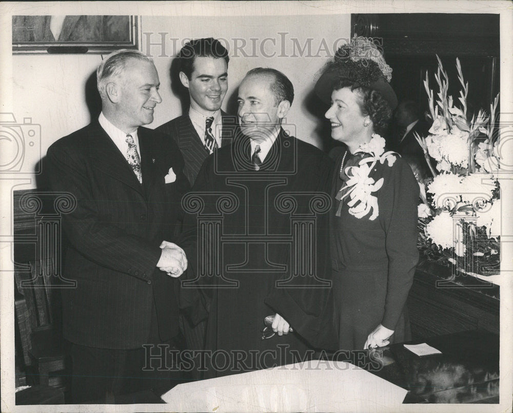 1947 Press Photo Installation of Judge Julius J. Hoffman to Superior Court - Historic Images