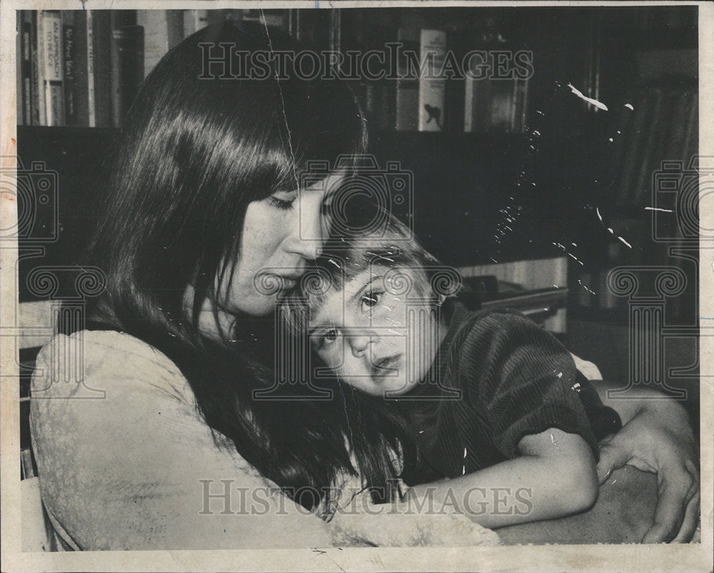 1971 Press Photo Mrs. Barry Huebert Adoption Mother - Historic Images