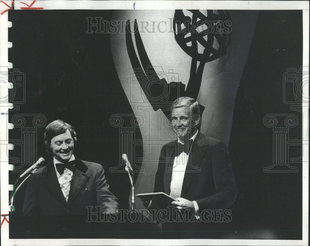 1976 Press Photo Anchorman Floyd Kalber Jim Ruddle President Emmy award Hyatt - Historic Images