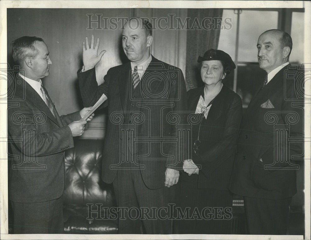 1937 Press Photo James Houghteling commissioner immigration Labor Office sworn - Historic Images