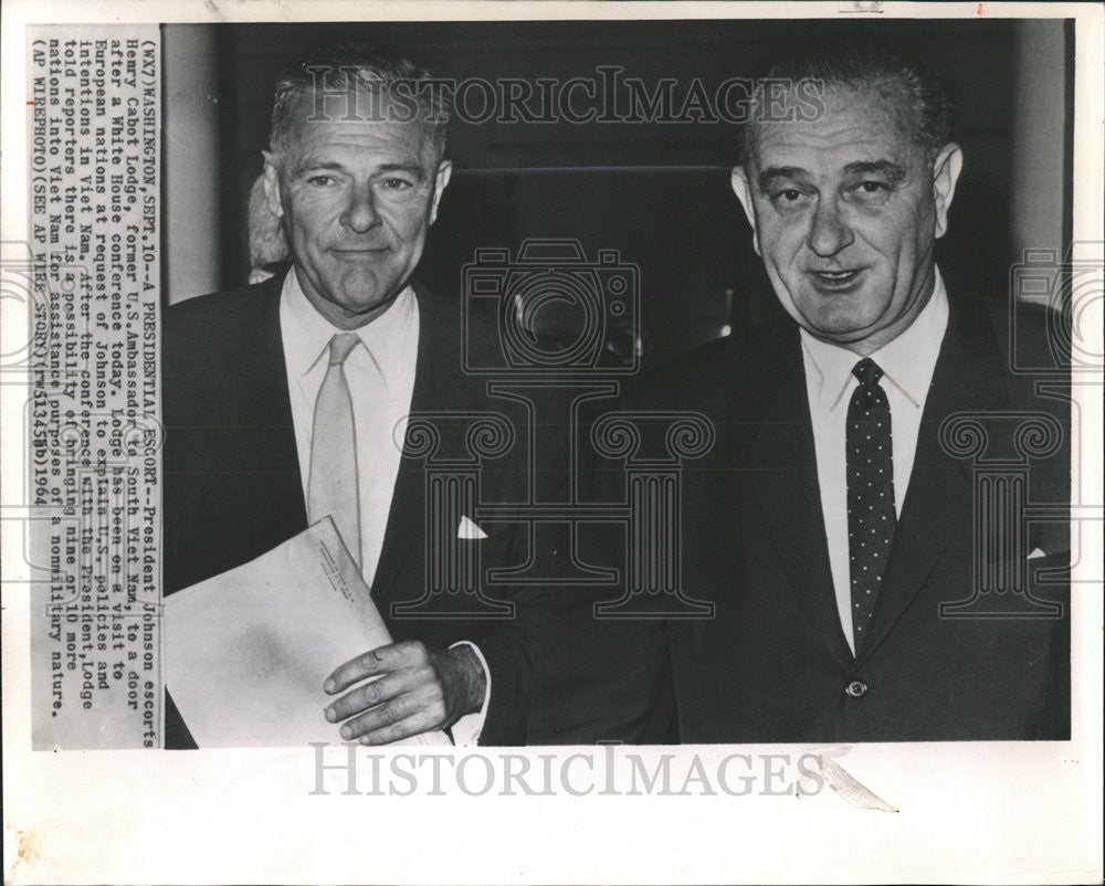 1964 Press Photo President Johnson with Henry Cabot Lodge Amb. to Vietnam. - Historic Images