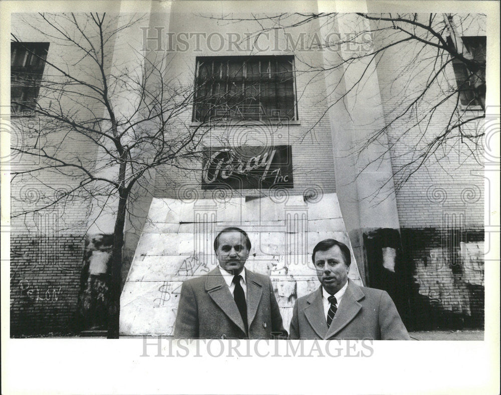 1984 Press Photo Don Hladko Outlaw abandoned warehouse business suburb Village - Historic Images