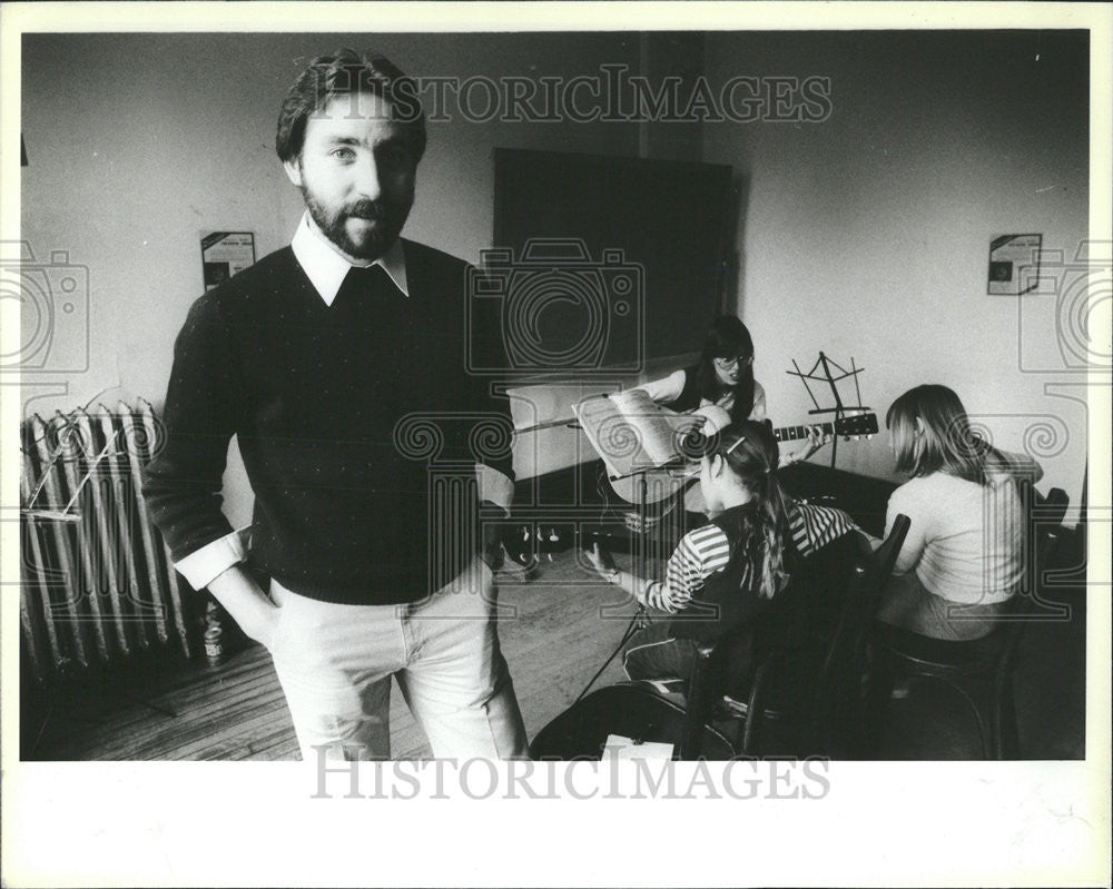 1983 Press Photo Jim Hirsch Director Old Town School Folk Music - Historic Images