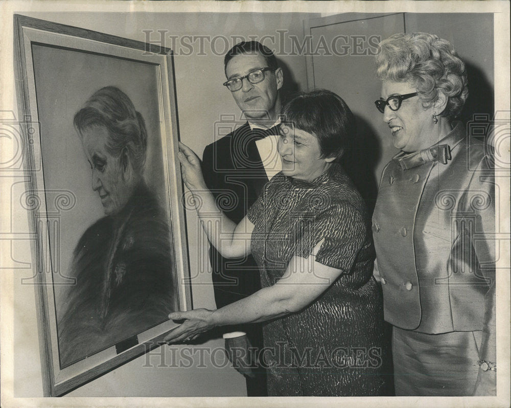 1967 Press Photo Mr Morris Hirsh, Chairman of the Board and Mrs Leo Lerner. - Historic Images