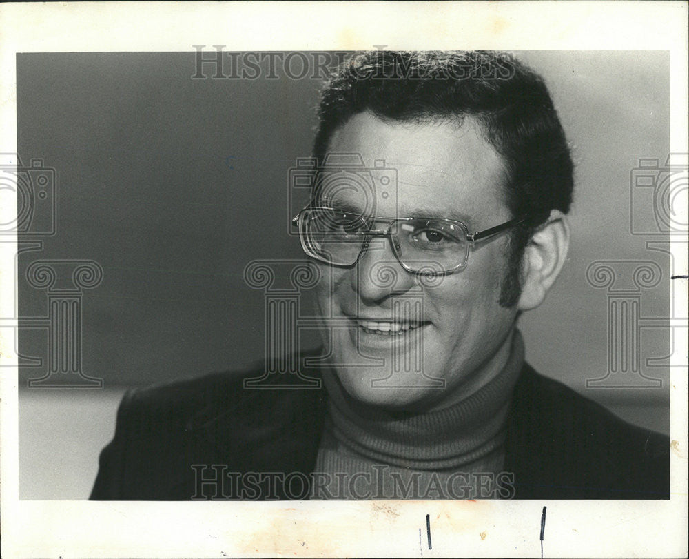 1974 Press Photo Michael Hirsh Chicago Television Production Executive - Historic Images