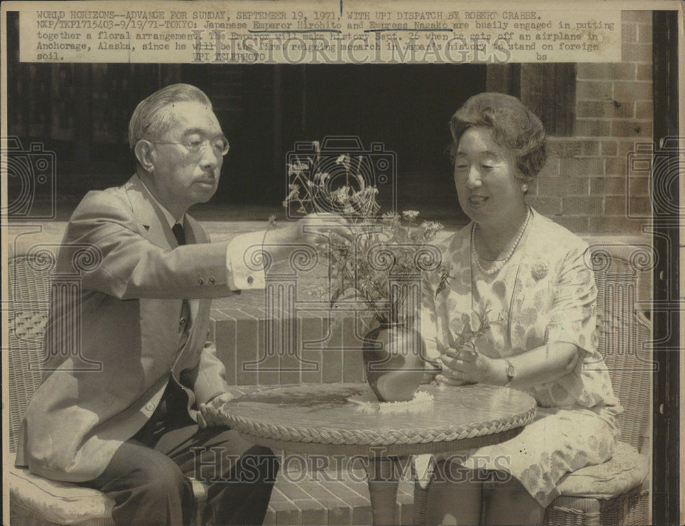 1971 Press Photo Japanese Reportor Hirohito and Emress Nagako - Historic Images