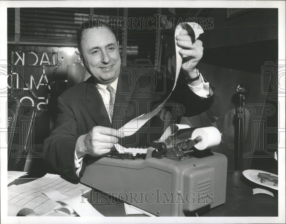 1960 Press Photo Republican Martin Luken Jr politics check victory tape election - Historic Images