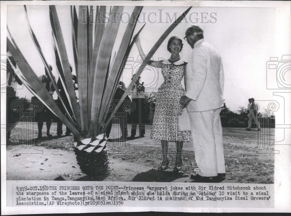1956 Press Photo Princess Margaret Sir Hitchcock leave sisal plant hold  Eldred - Historic Images