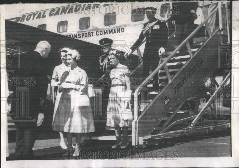 1958 Press Photo Princess Margaret greeted by George Pearkes - Historic Images