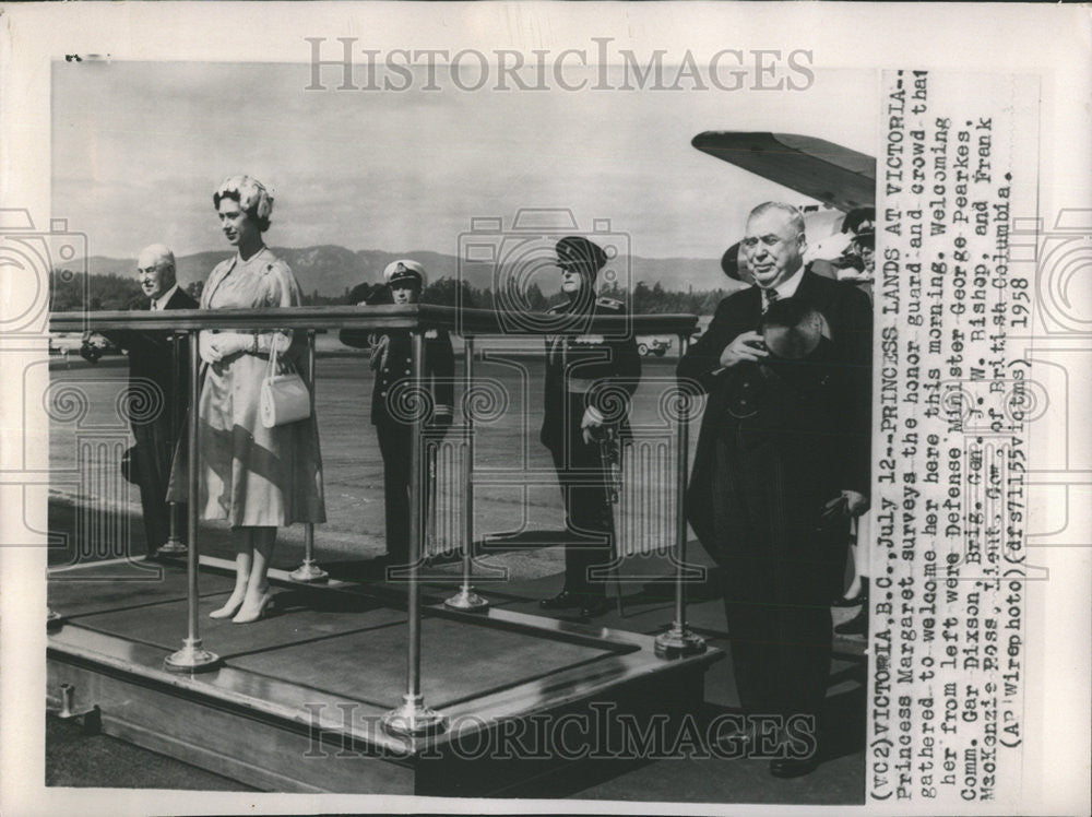 1958 Press Photo Princess Margaret Gar Dixson Bishop Frank Boss Lieut Britain - Historic Images