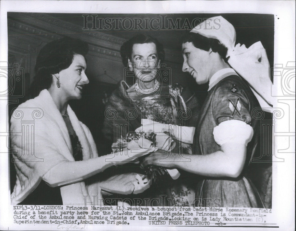 1956 Press Photo Princess Margaret Receives Bouquet From Cadet Nurse - Historic Images
