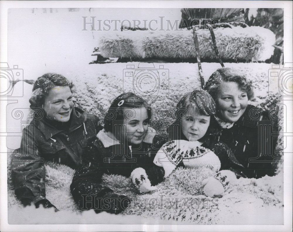 1954 Press Photo Dutch Princesses Irene, Margariet, Marijke &amp; Beatrix - Historic Images